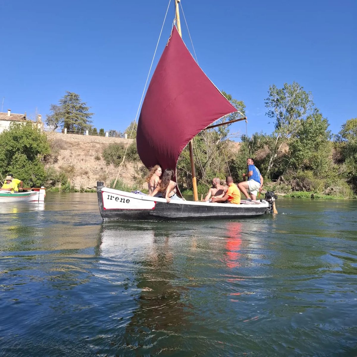 🌊✨ L’Ebre ens espera!
Del 21 al 31 d’agost, #MóradEbre es converteix en punt de trobada d’alegria, tradició i festa. Imagina't navegant relaxadament pel riu... No t'ho perdis! Inscripcions&gt; tuit.cat/Xtxvq 
👉 Vine, viu-lo i explica-ho! #FestaDelRiuEbre