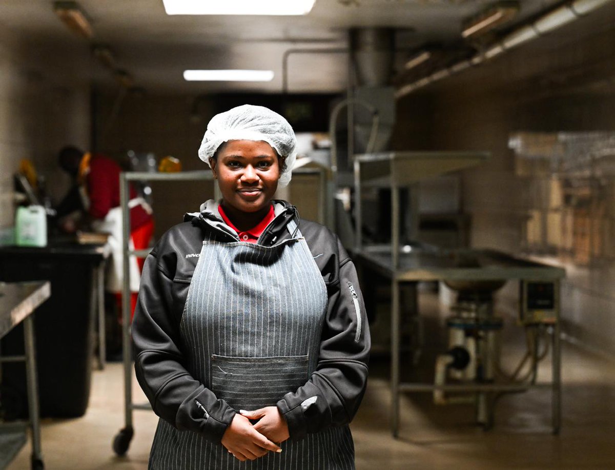 SANDF_ZA's tweet photo. READ || Feeding Courage 700 Meals, One Mission: Fueling the SA National Defence Force, Sergeant Itumeleng Mokwena Leads Women-Powered Kitchen in the #SAMilitaryHealthServices Formation Mess.
https://t.co/chdRtbO8KK
#SANDF
#WomensMonth2025 https://t.co/cG9o4eeajp