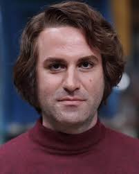 من تقریبا مطمئنم این دو نفرن ، یک نفر هستن ولی نمیتونم ثابتش کنم 😮‍💨