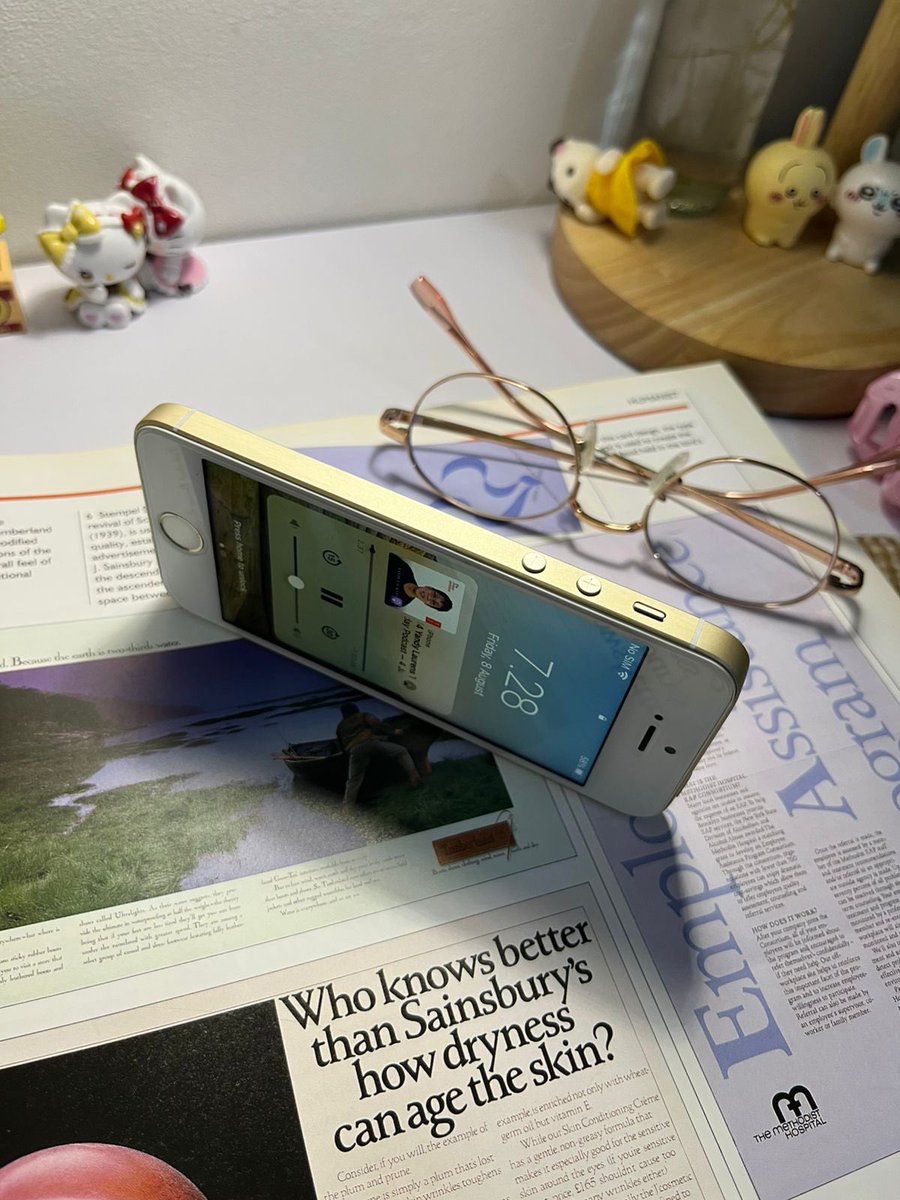 byrubyjane's tweet photo. wts Iphone SE Gen 1 2016 Gold | 16 GB | Full set include box | ex inter all operator | no minus like new! price? dm aja tp follow dulu biar kenal untuk bisa ketuk dm ya 𐔌՞. .՞𐦯⋆˚꩜。 #zonauangㅤ #zonajajan #iphoneSE1 #wts #wtb https://t.co/7rgauTADo3