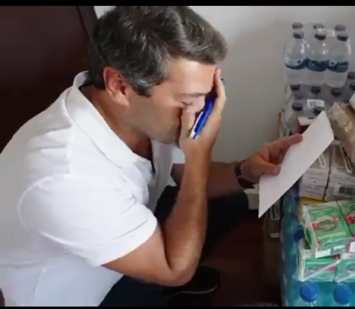 Um a apanhar banhos de sol.
Outro a fingir que está a suar num vídeo encenado para enganar os tolos.

Lisbogal é uma anedota.