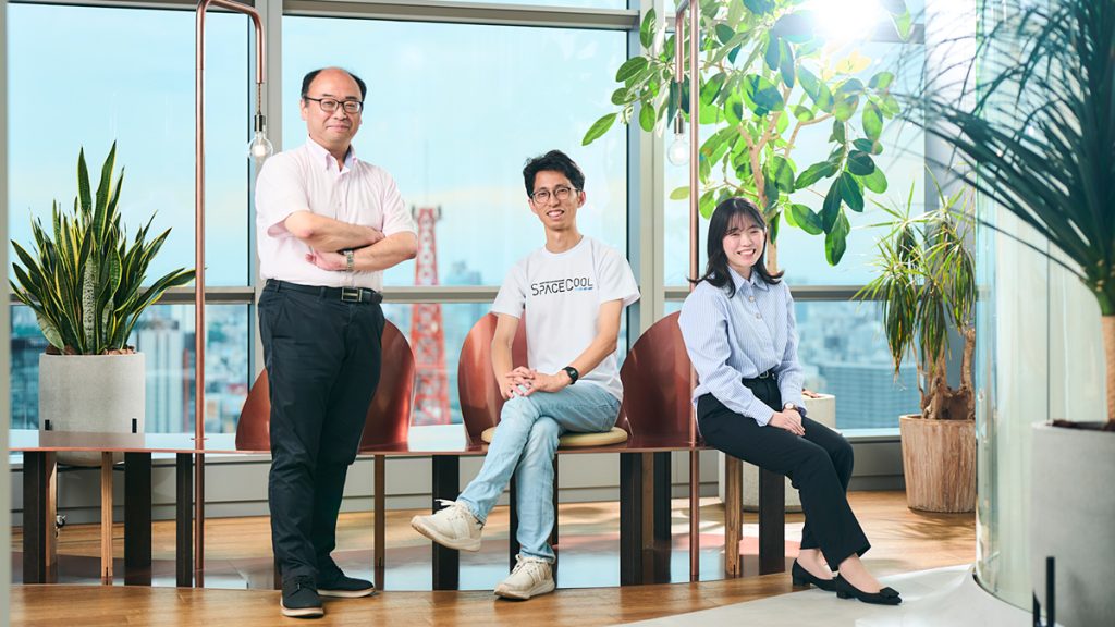 NTTCom_online's tweet photo. /
猛暑に考えるカーボンニュートラル🌞
\
太陽光が当たって冷える不思議なフィルム #SPACECOOL の開発者と、デジタル技術が描く #SmartSurface の未来について語ります!
記事はこちら⬇️
https://t.co/F5VMGDUPV6
#NTTドコモビジネス #猛暑 https://t.co/2I3gMdikfo