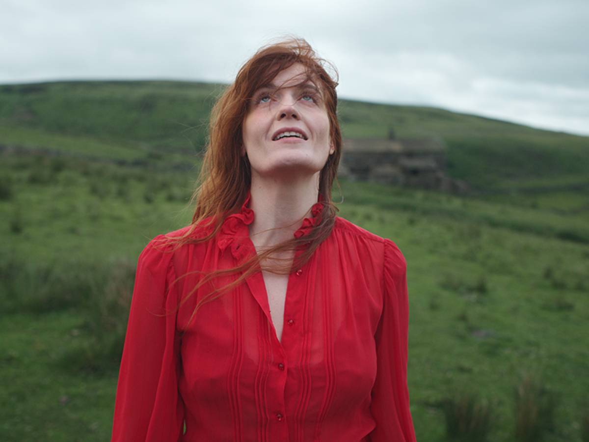 Sonando ahora mismo, abriendo #180Grados de <a href="/radio3_rne/">Radio 3</a>, 'Everbody Screams'. El tema que dará título al nuevo disco de FLORENCE + THE MACHINE

(y un abrazo desde aquí a <a href="/VirginiaDiazR3/">Virginia Díaz</a> )