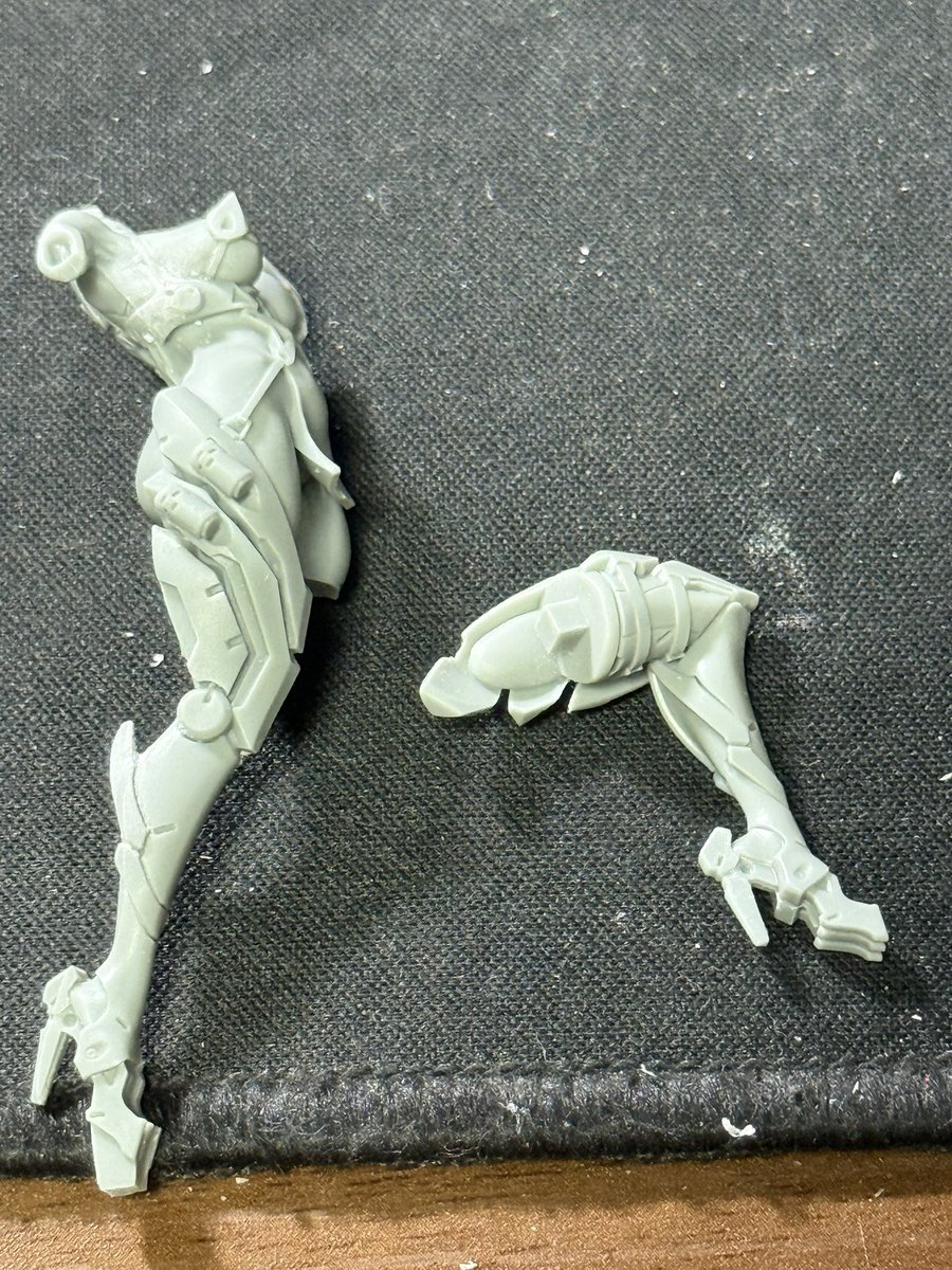 pramo_for_u's tweet image. 造形なのかバリなのか迷うレベルのデッカい突起を絵と見比べながら処理する作業結構楽しい