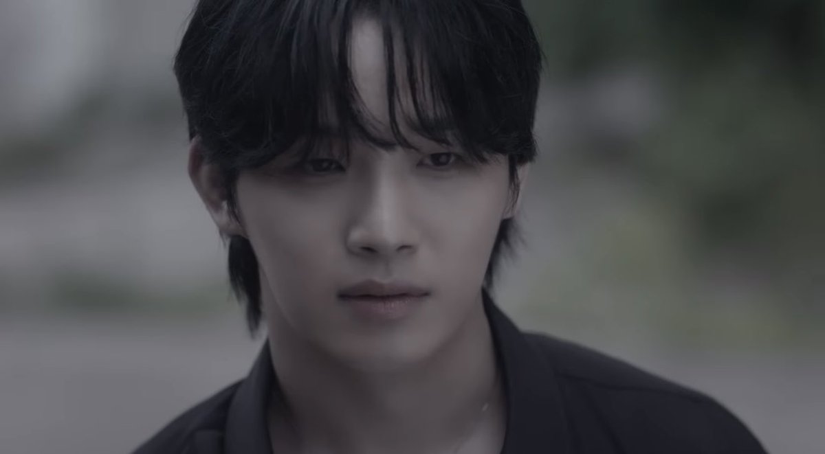 yfieee_'s tweet photo. Im Hyunsik!!! Damn!!🖤 https://t.co/QTNHEwjmur