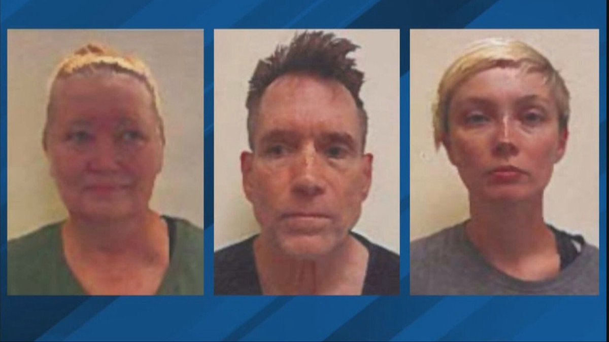 Mario Hilario (@nbc10_mario) on Twitter photo Three people arrested in North Kingstown after more than 100 dead animals are found in a home. <a href="/_kbenoit/">Katie Benoit</a> is live on <a href="/NBC10/">NBC 10 WJAR</a> Sunrise with the disturbing details
turnto10.com/news/local/thr… Three people arrested in North Kingstown after more than 100 dead animals are found in a home. <a href="/_kbenoit/">Katie Benoit</a> is live on <a href="/NBC10/">NBC 10 WJAR</a> Sunrise with the disturbing details
turnto10.com/news/local/thr…