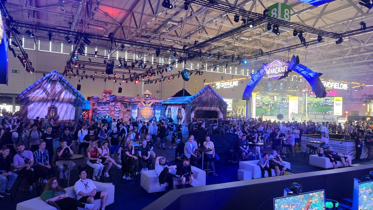 Arena Showcase is ON! World of Midnight Developers Panel is later today 💙 I'm getting a bit too excited about everything! 
#Gamescom2025 #MidnightReveal