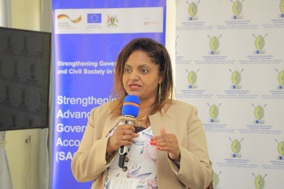 Buganda_Youths's tweet photo. 📲 Day 2 | Session 2
Mamtaz Ismail from @OAG_Uganda takes the Buganda Youth leaders through how to effectively use Citizen Feedback Platforms (CFP) to strengthen accountability and citizen participation.

#BugandaYouthsTraining #AccountableGovernance
#BugandaGIZPartnership #AbavubukaMuBuganda
#CUSP #SAGA
