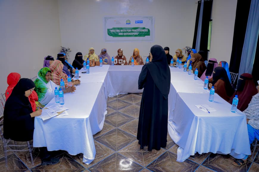 In Boorama, NAFIS engaged 22 female FGM practitioners and community gatekeepers from IDP &amp; marginalized groups in a dialogue on:
🔹 Health &amp; psychological impacts of FGM
🔹 Cultural drivers of the practice
🔹 Alternative livelihoods
Participants acknowledged that FGM is