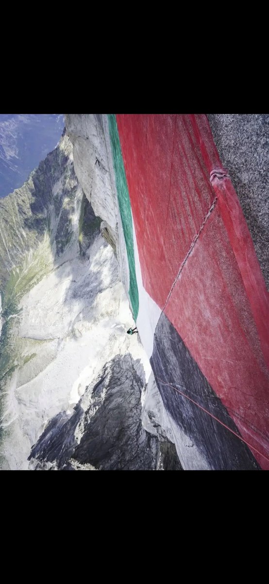 Tiziana99531862's tweet photo. 👆popolo viene st3rminat0, sotto gli occhi del mondo."
Collectif G.4.z.4.
#MontBlanc #Drus
È con queste parole che il collettivo anonimo "Collectif Gaza" ha issato una bandiera p4l3stin3s3 sulla parete ovest dei Drus, sul massiccio del Monte Bianco il 16/08/2025.
#IsraelGenocida https://t.co/oj2pvCdWgU