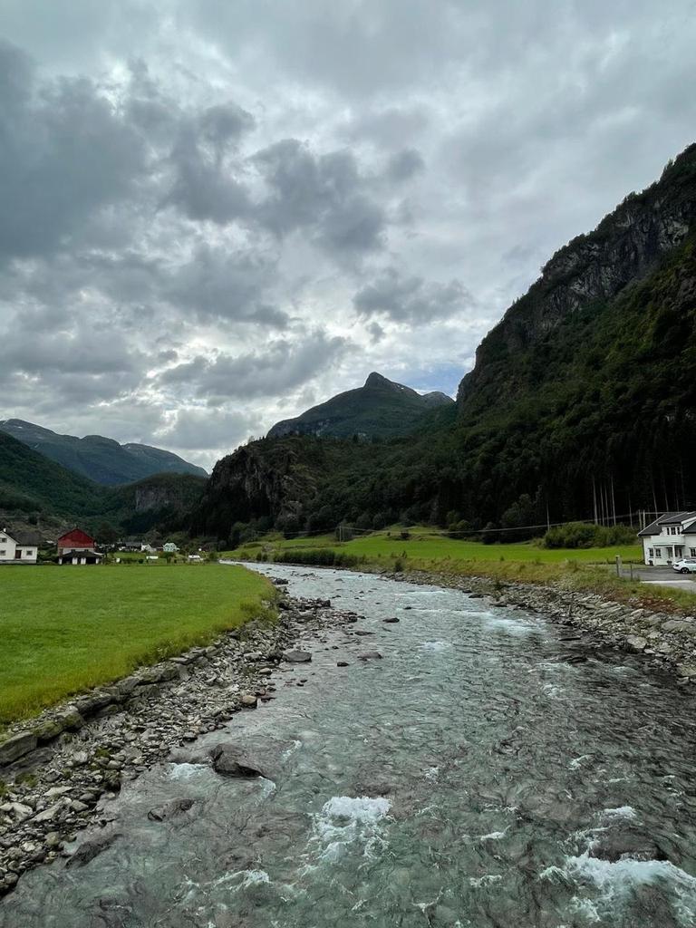 التواضع لا يحتاج إلى كلمات فهو يظهر في المواقف
والاحترام ليس واجبًا فقط بل هو عنوان الأخلاق