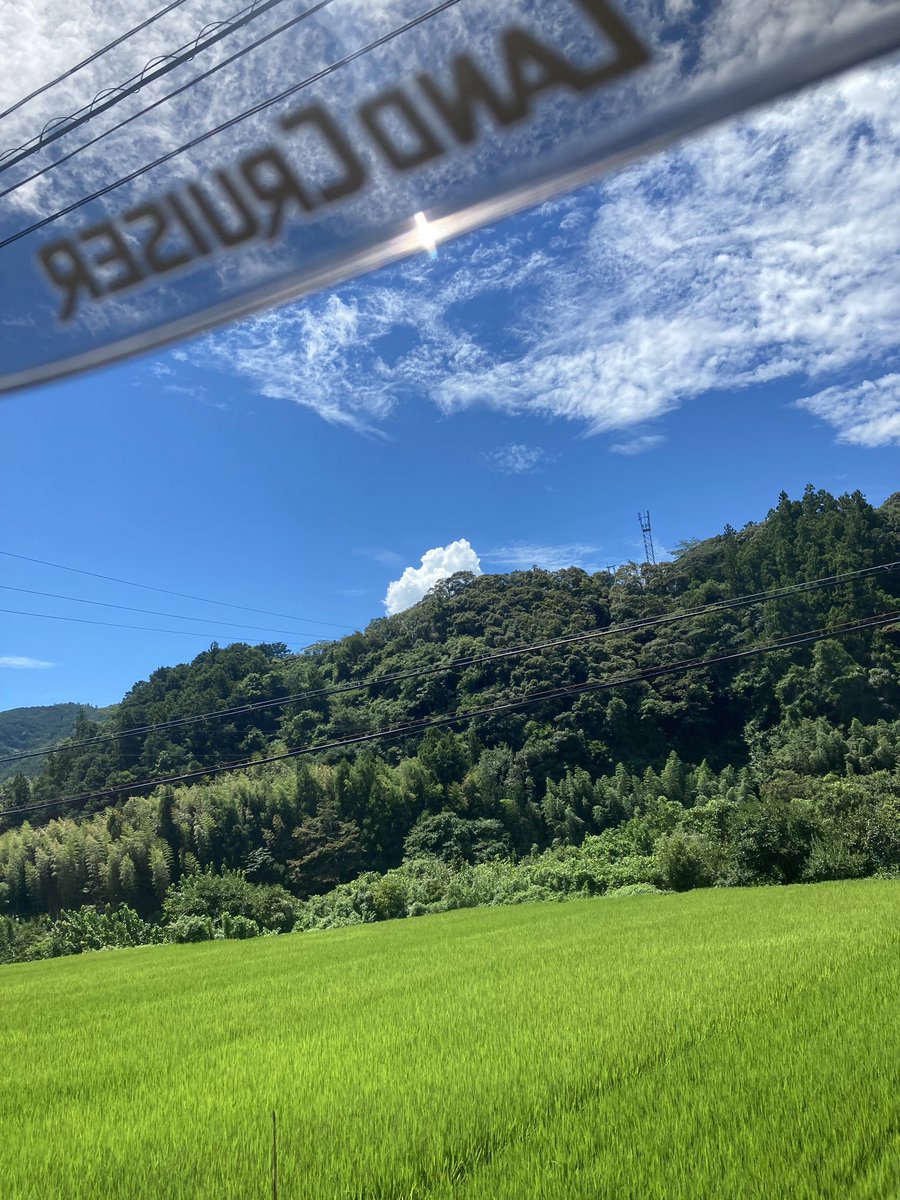 hasiriya8's tweet photo. しまなみ海道旅行‼️
天気が良い、魚が美味い‼️
最高‼️

#ロレックス　#ベージュ　#しまなみ海道  #ランドクルーザー70 https://t.co/XIxCyDrFe0
