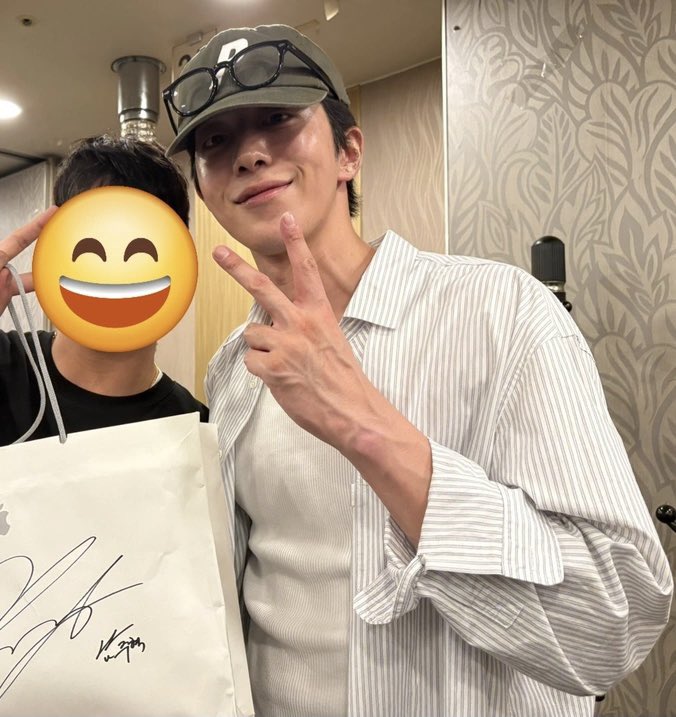 동궁 종방연 남주혁 미친거야 
진짜여자될거같음…….