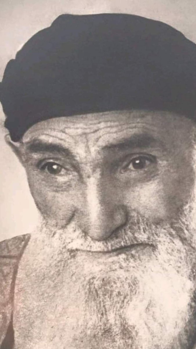 Dede Paşa Hazretleri şöyle buyurmuş;

Edeb tâcınızı başınıza giyin, gidin çalışın. 
Edeb tâcınızı başınıza giyin, gidin okuyun. 
Edeb tâcınızı koruyun! 
Edeb tâcınızı düşürdünüz mü helâk olursunuz.