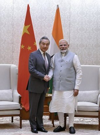 kanikagahlaut's tweet image. Choti aankh aur bada mouth. 

#CaptionThis