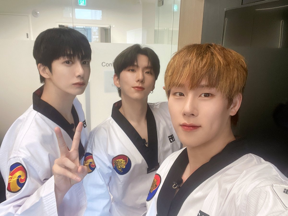 OfficialMONSTAX's tweet image. 마지막화에 멤버들이 와줘서도 너무 고마웠고 그동안 동호회식을 사랑해주셔서 너무 감사했습니다!! 언제일지 모르겠지만 또 찾아갈수도있답니다!

좋은 스텝분들과 만들어나가는 컨텐츠는 늘 행복하고 즐겁고 힘을 많이 받은거같아서 감사해요 ㅎㅎ 사랑한다 동호회식💚 #주헌