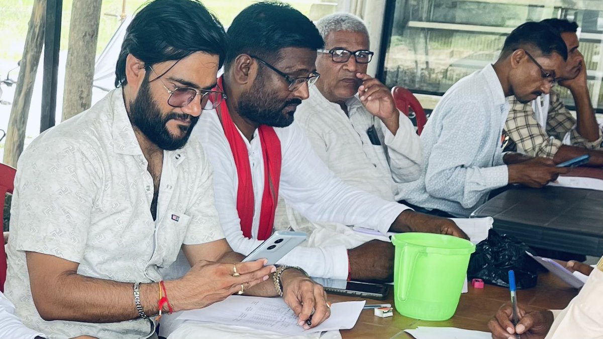 imrahul164's tweet photo. 164 मोहान विधानसभा क्षेत्र की बूथ कमेटियों का सत्यापन करते हुए.!
#mission2027
#164mohan
@samajwadiparty @yadavakhilesh @_yadavrajesh @AnnuTandonUnnao @Dranchalverma https://t.co/0KiHchi4by