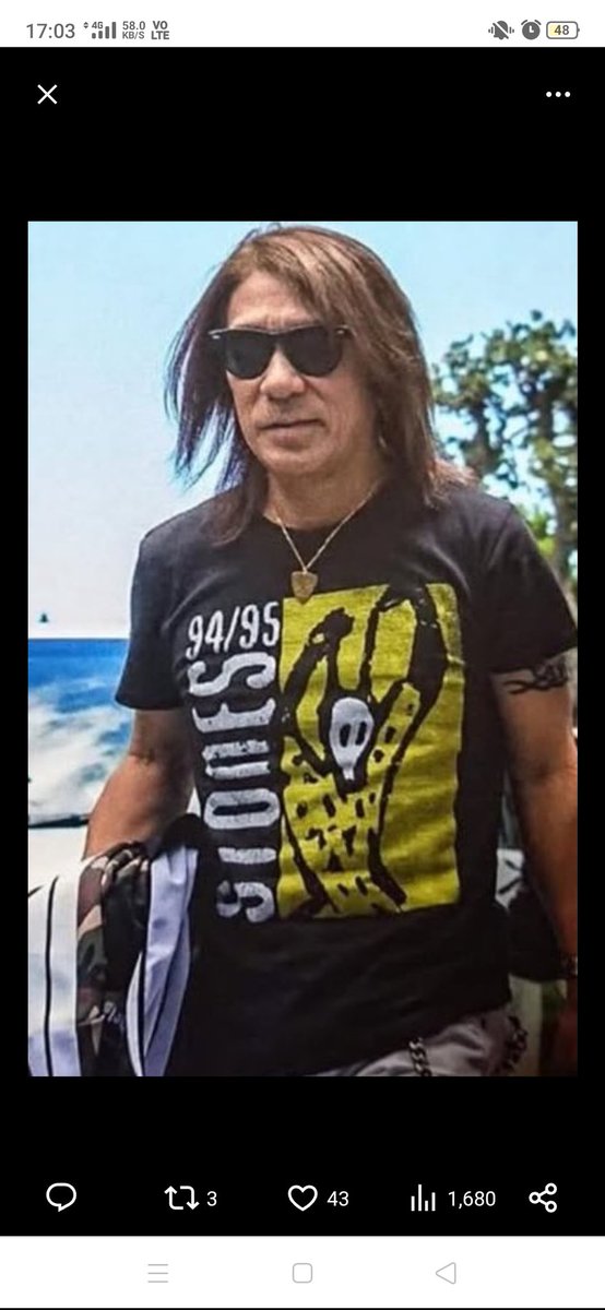 松本さんが着用していた94/95ローリングストーンズの復刻廉価版Tシャツ