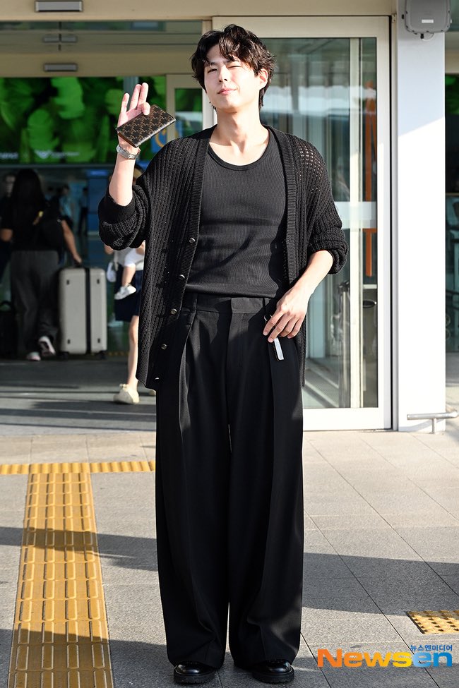 PARK BO GUM at the Incheon Airport on his way to the Philippines for the PARK BO GUM 2025 FAN MEETING TOUR [BE WITH YOU] IN MANILA, happening this Friday, August 22, at the MOA Arena 🫶

Tickets available via SM Tickets outlets and smtickets.com 🎫

<a href="/livenationph/">Live Nation PH</a>