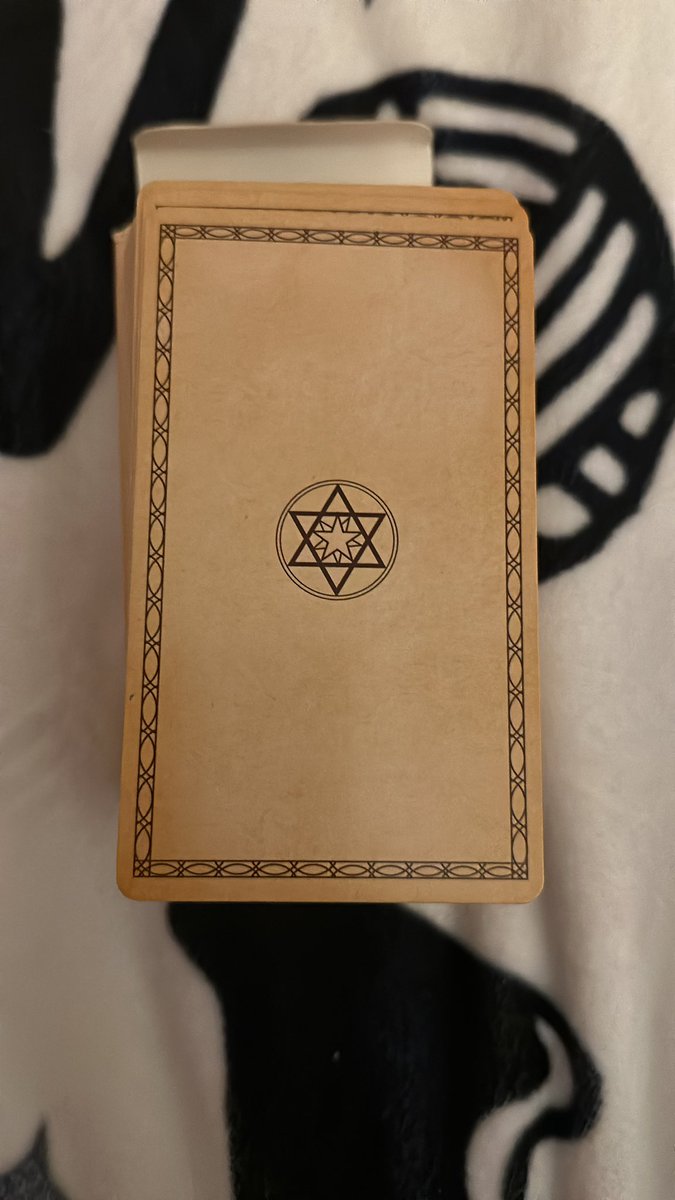 ✨free tarot card pull✨

- must be following me
- like and rt this and pinned
- reply name/initials
- 1 card per person
- tips are optional but get keywords as well
- if you tip, dm me proof!