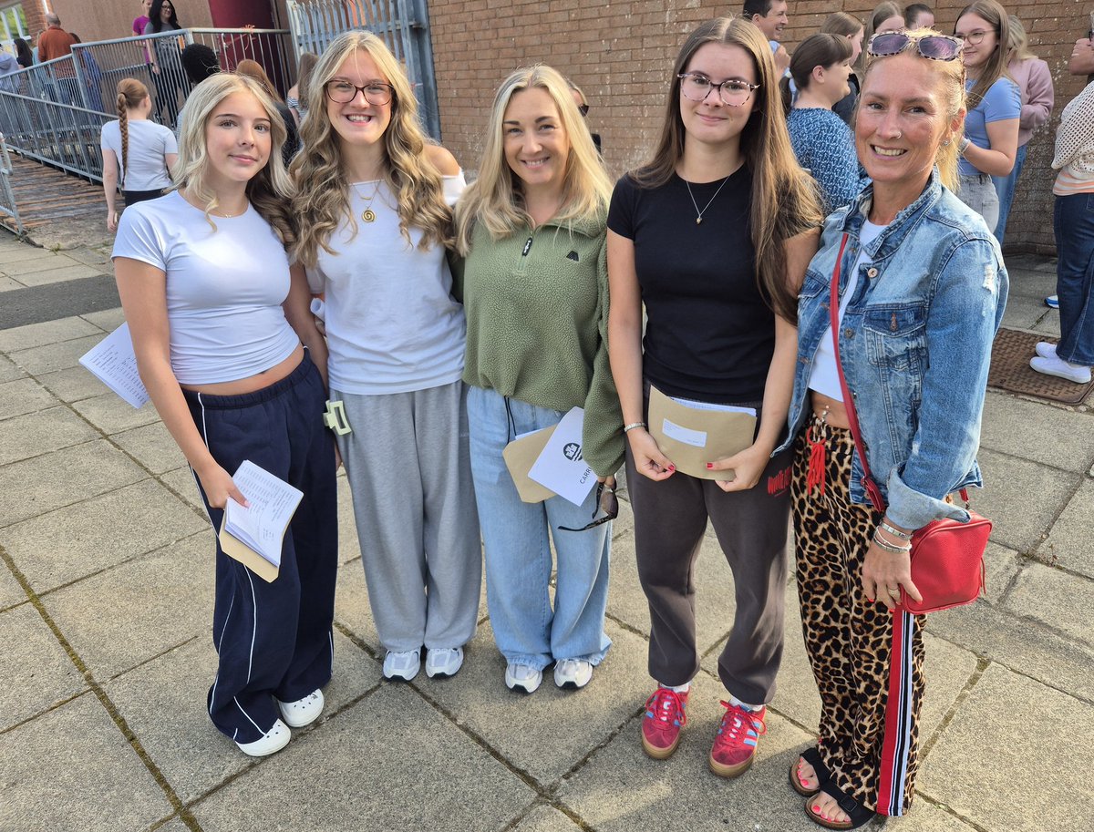 CarrickGrammar's tweet image. #gcseresultsday2025 #GCSEs2025 #proud