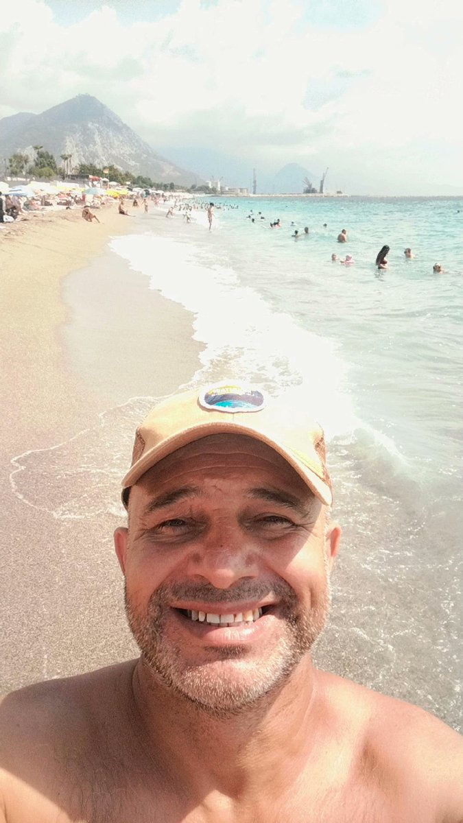 #tjktvyariszamani
ANTALYA KONYAALTI ❤️ 
Merhaba Kalem Kağıt hazır Çan kulağı sizleri Dinliyoruz  Tüm YarışZamani ekipine Golünül.Dolu sevgiler ♥️♥️♥️♥️♥️♥️