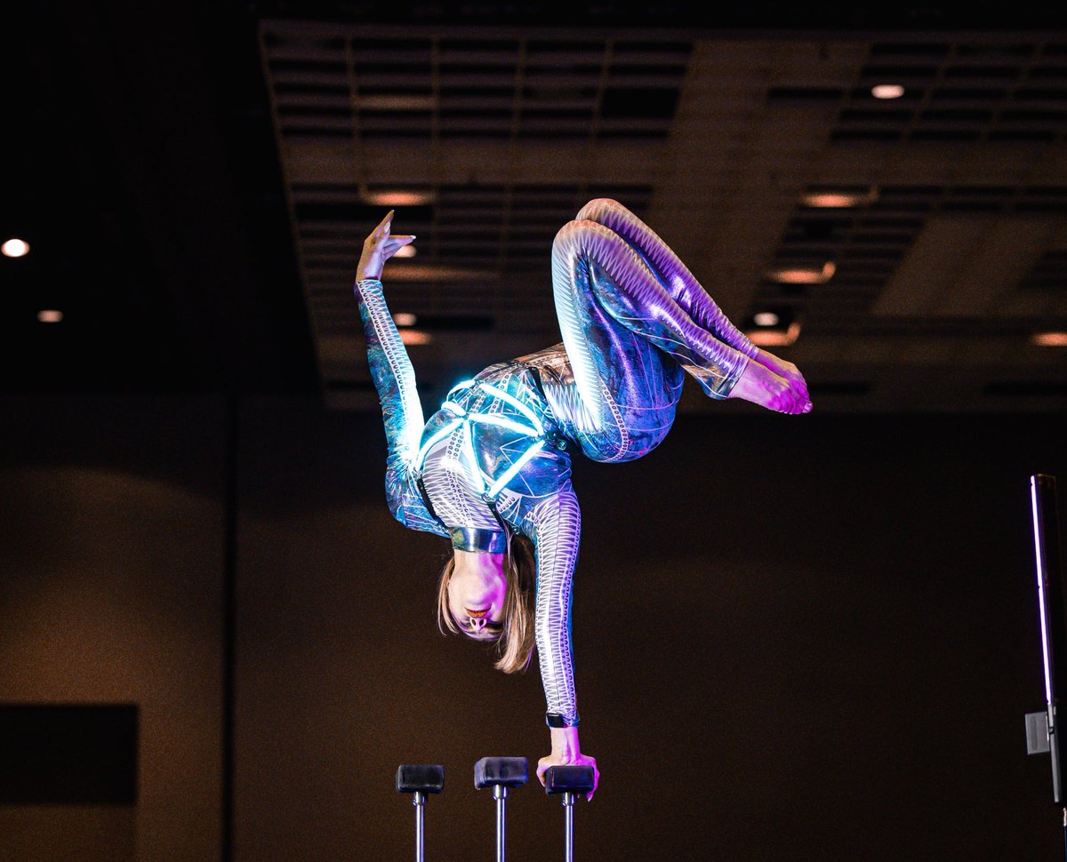 EMCirque's tweet photo. #LEDAcrobats Artificial Intelligence summit at @mgmgrand in @vegas 
.
#dancers #lasvegas #eventplanner #liveentertainment #eventproducer #entertainmentcompany #acrobats #lasvegasentertainment #laentertainment #emcirque #eventplaning #corporateevents #privateevents #eventplanning https://t.co/fvDy7Qzuut
