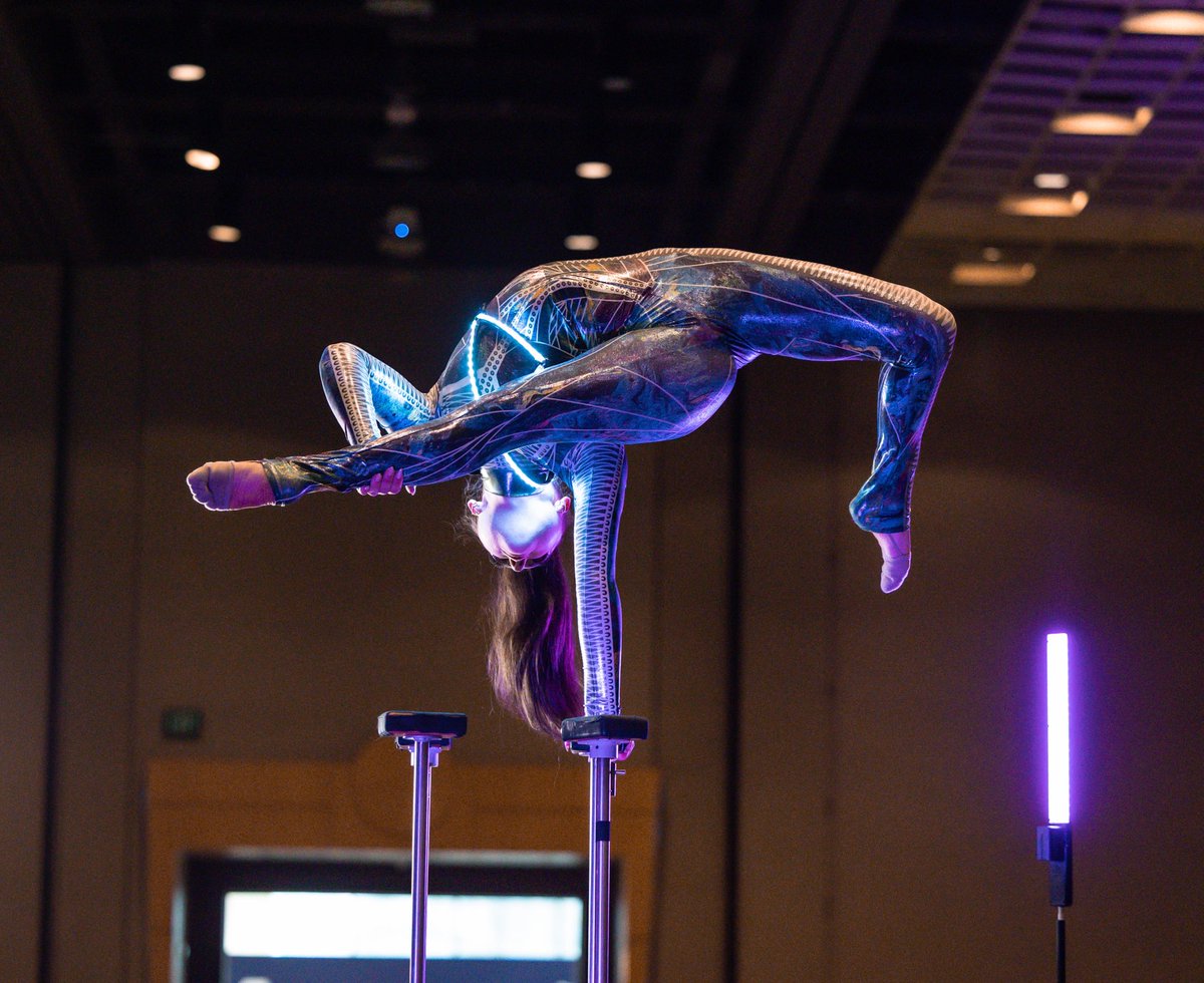EMCirque's tweet photo. #LEDAcrobats Artificial Intelligence summit at @mgmgrand in @vegas 
.
#dancers #lasvegas #eventplanner #liveentertainment #eventproducer #entertainmentcompany #acrobats #lasvegasentertainment #laentertainment #emcirque #eventplaning #corporateevents #privateevents #eventplanning https://t.co/fvDy7Qzuut