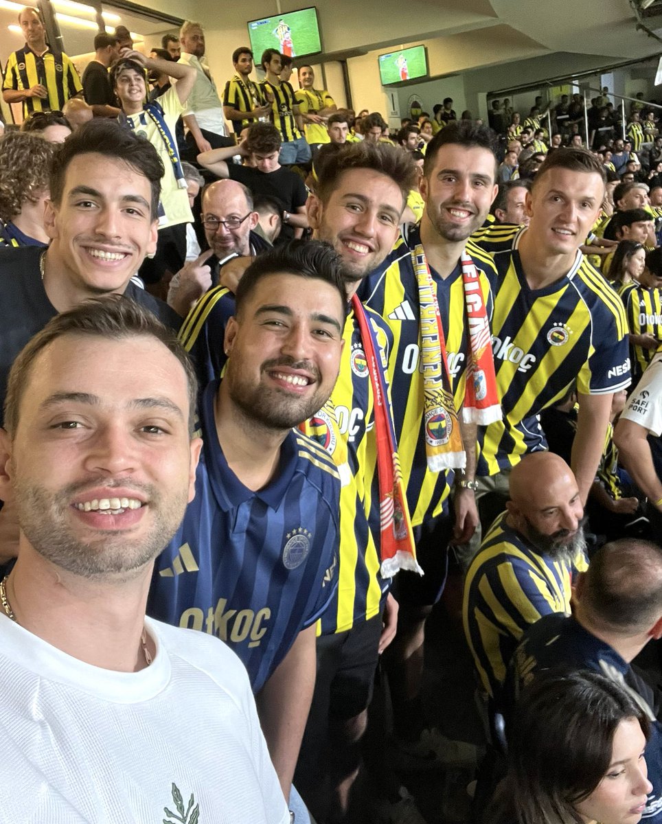 Dün akşam mabedimizde bizimkiler! 💛💙