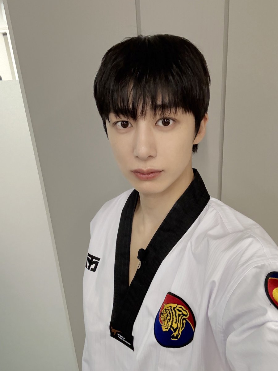OfficialMONSTAX's tweet photo. 태! 권! 도! 앙!🫡 #형원 https://t.co/KQsDpaXSN4