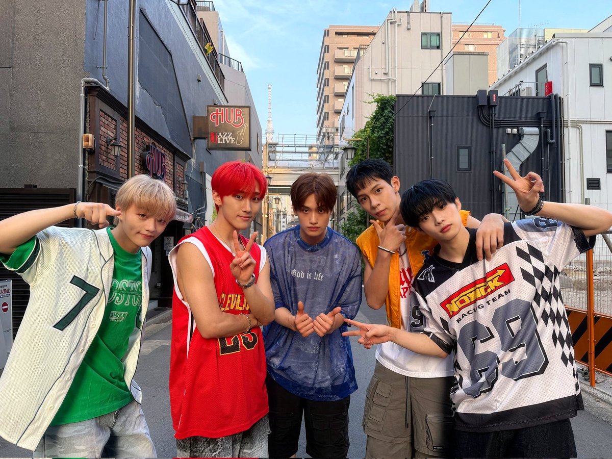TIOT_NOW's tweet photo. [#스타트_time⏰] 📸 

📸일본 감성 만땅 TIOT🌇 

#TIOT #티아이오티 #FLEXLINE
#김민성 #KIMMINSEOUNG
#금준현 #KUMJUNHYEON
#홍건희 #HONGKEONHEE
#최우진 #CHOIWOOJIN
#신예찬 #SHINYECHAN https://t.co/O3gGUWNewh