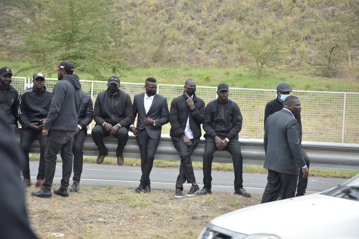 Very suspicious men in black spotted at the airport exit. 👀
