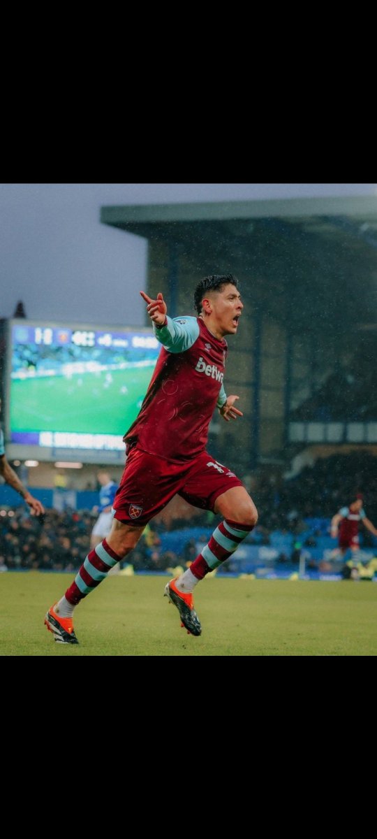 Amrabat tan çıkıp Amrabat ın ayağı kötü versiyonunu transfer ediyoruz üstüne 4.5 maaş verecez