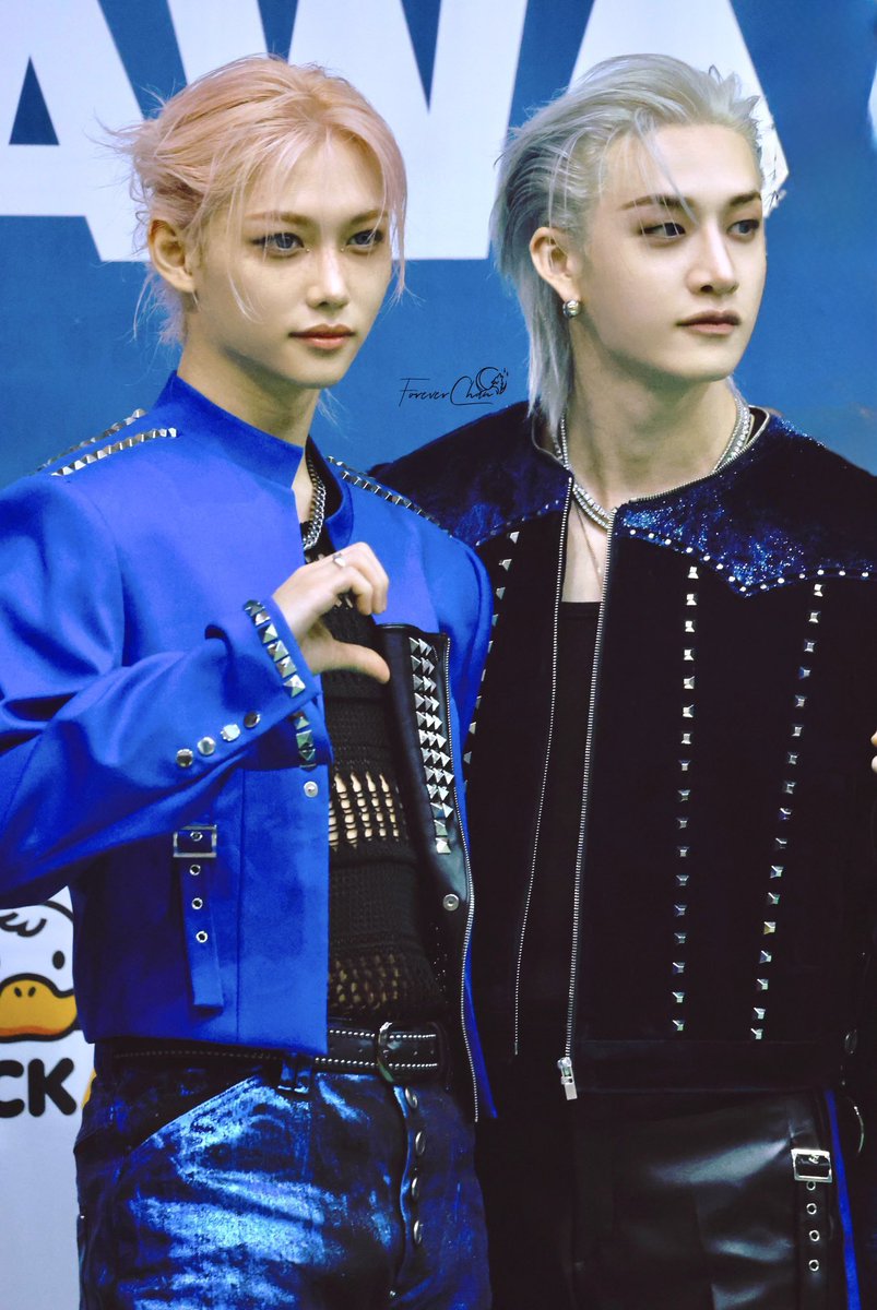 4oreverchan's tweet photo. 250821 | K-WORLD BLUE CARPET

🩷🤍

#스키즈 #StrayKids #방찬 #BangChan #バンチャン #필릭스 #Felix #イ・フィリックス https://t.co/a42a68qKv6