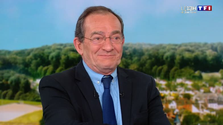 perianthe's tweet photo. On est dans un mobil home sous un chêne donc on se fait bombarder de glands, mes enfants à longueur de journée :
« J’ai entendu un gland » « épluche ton gland » « tient encore un gland » « ramasse ton gland » « c’est la fête du gland » « mange pas mon gland » 

Nous : https://t.co/T7xknZFAX8