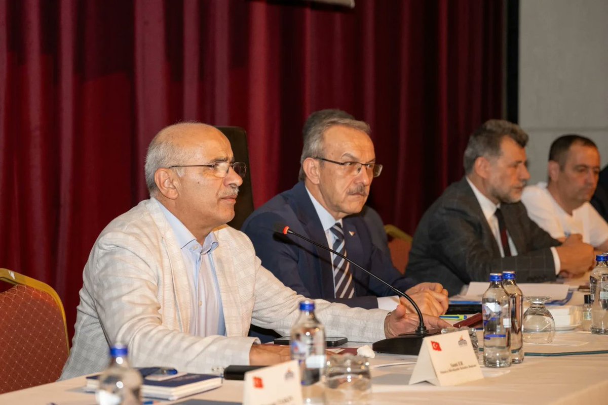 Vali Seddar Yavuz bu kezde Battalgazili muhtarları dinledi!

malatyakalitehaber.com/son-dakika/val…

#malatya #SeddarYavuz