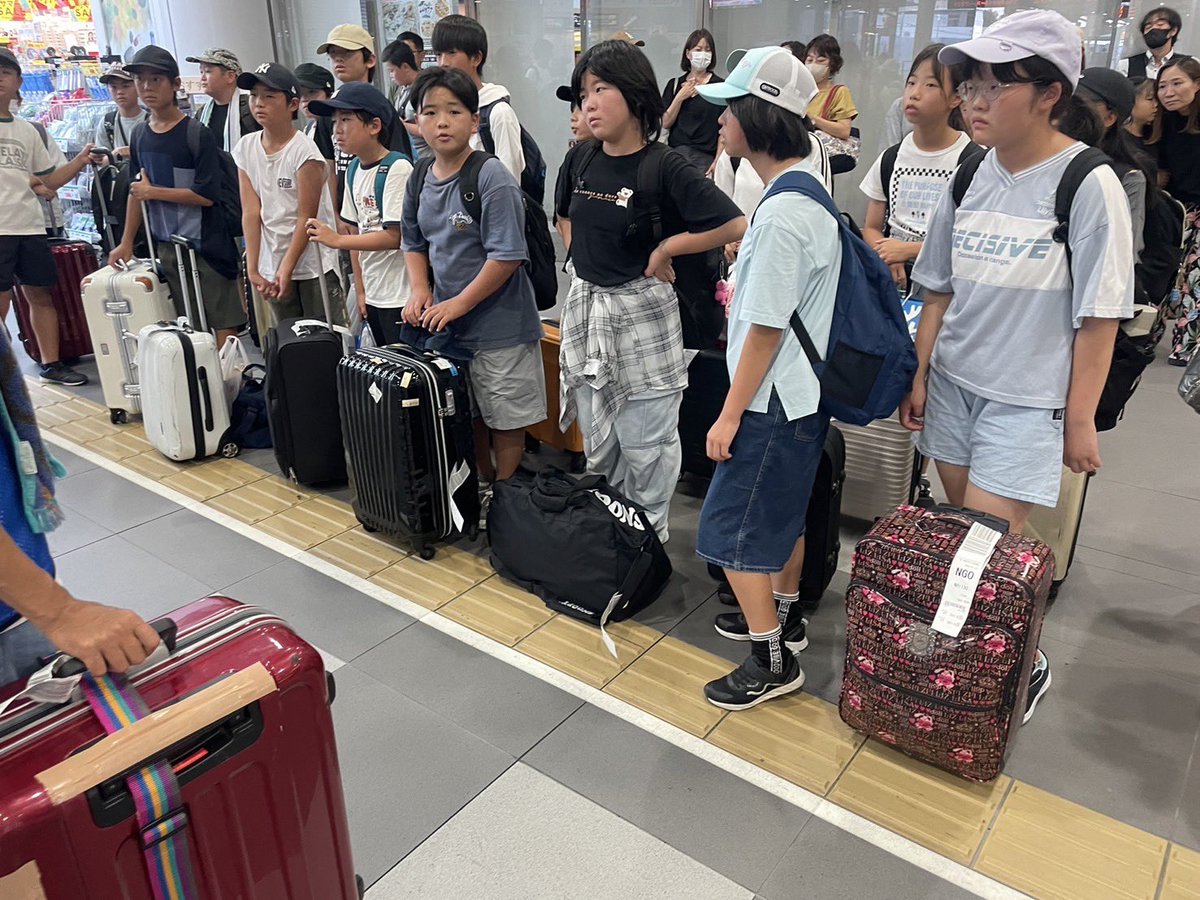 umigifu's tweet photo. アユでつながる岐阜と沖縄
川と海からひも解くつながり
〜岐阜と沖縄の未来への約束〜

ただいま😊
岐阜に無事に帰ってきました！
ありがとうございました

おうちでも学んだことや
思い出をたくさん話してね

#海と日本　#日本財団
#岐阜県　#沖縄県
#藍川北学園　#わかあゆ学
#しまうみ探検隊 https://t.co/ZGE1i8cBPJ