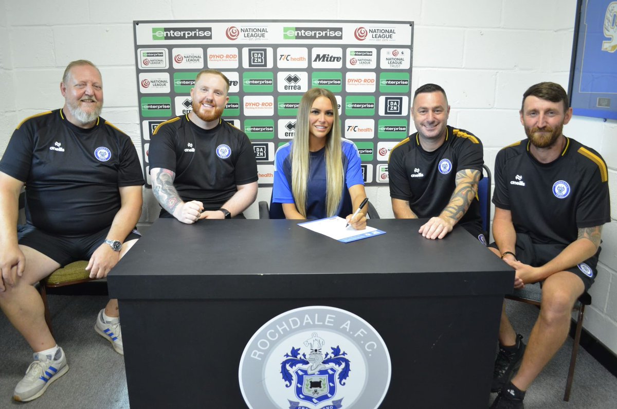 phoebemaydee's tweet photo. New beginnings 25/26 ✍️ @RAFCWomen @officiallydale https://t.co/LzUVYfta3J