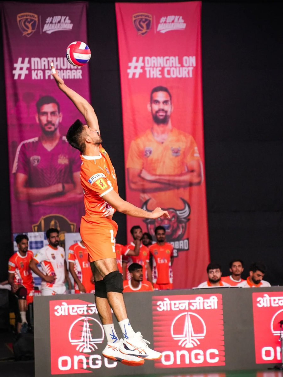 Strength, Focus &amp; Confidence 🏐 One perfect pose &amp; endless impact