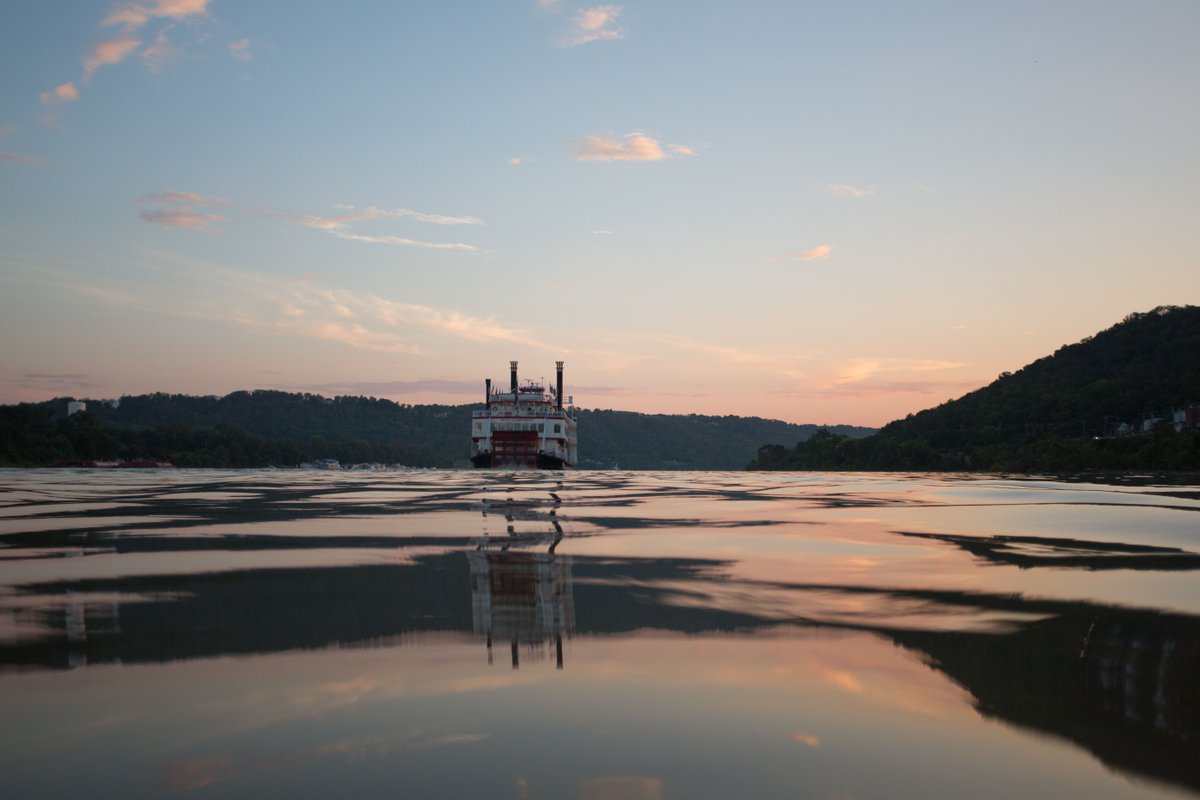 This view from the water never gets old 🌅 

Get on the river with us, take in the sunset, and groove! Music and Sunset Sightseeing Tours are offered Monday through Saturday 😎▶️🎶

Book one today! bbriverboats.com/sightseeing-cr… 

#bbriverboats #rivercruise #sightseeing