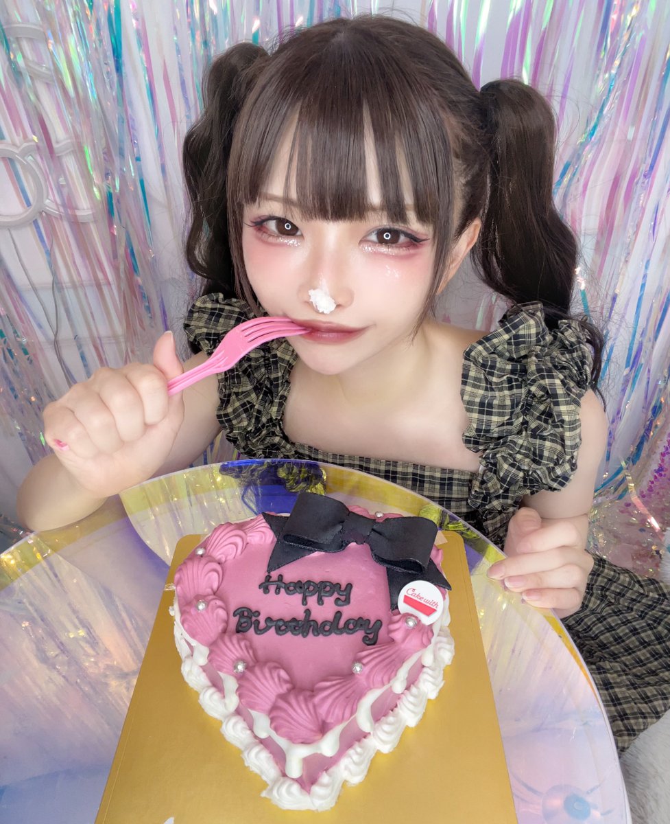 komorebiyori_09's tweet photo. ㊗️40歳のお誕生日まであと13日！！！㊗️
ということで、なんとオーダーケーキCake with さんから一足お先にお誕生日ケーキをいただきました♡♡

自分でケーキの形や色などカスタムして作れて超かわいい🧨🩷
私のオーダーはこちらを要チェックや！
https://t.co/plUkHO37oF https://t.co/LU8Qd49KQb