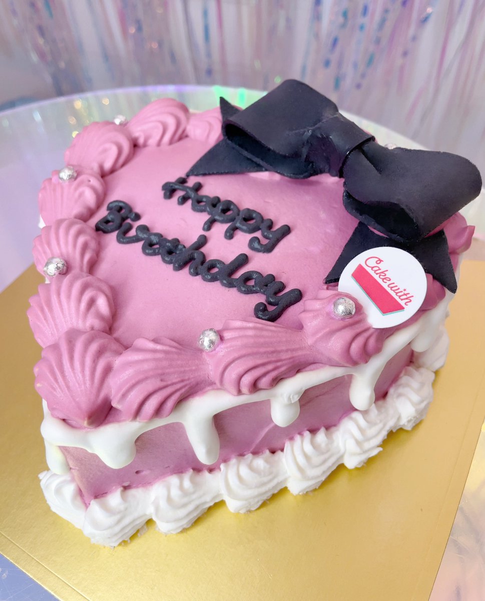 komorebiyori_09's tweet photo. ㊗️40歳のお誕生日まであと13日！！！㊗️
ということで、なんとオーダーケーキCake with さんから一足お先にお誕生日ケーキをいただきました♡♡

自分でケーキの形や色などカスタムして作れて超かわいい🧨🩷
私のオーダーはこちらを要チェックや！
https://t.co/plUkHO37oF https://t.co/LU8Qd49KQb