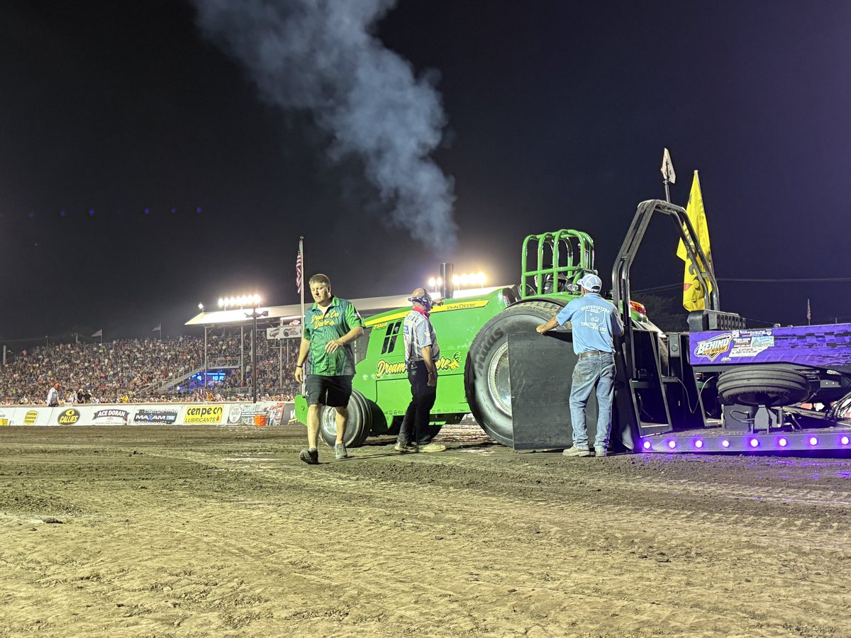 NickElchinger's tweet photo. Pulltown USA!!!   Something everyone should experience once in their life, there’s just nothing like it.   
#NTPA #OSTPA #johndeere #fullsend. @benelchinger @BaileyElchinger https://t.co/IYdE6VlGSK