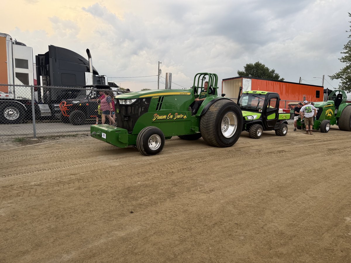 NickElchinger's tweet photo. Pulltown USA!!!   Something everyone should experience once in their life, there’s just nothing like it.   
#NTPA #OSTPA #johndeere #fullsend. @benelchinger @BaileyElchinger https://t.co/IYdE6VlGSK