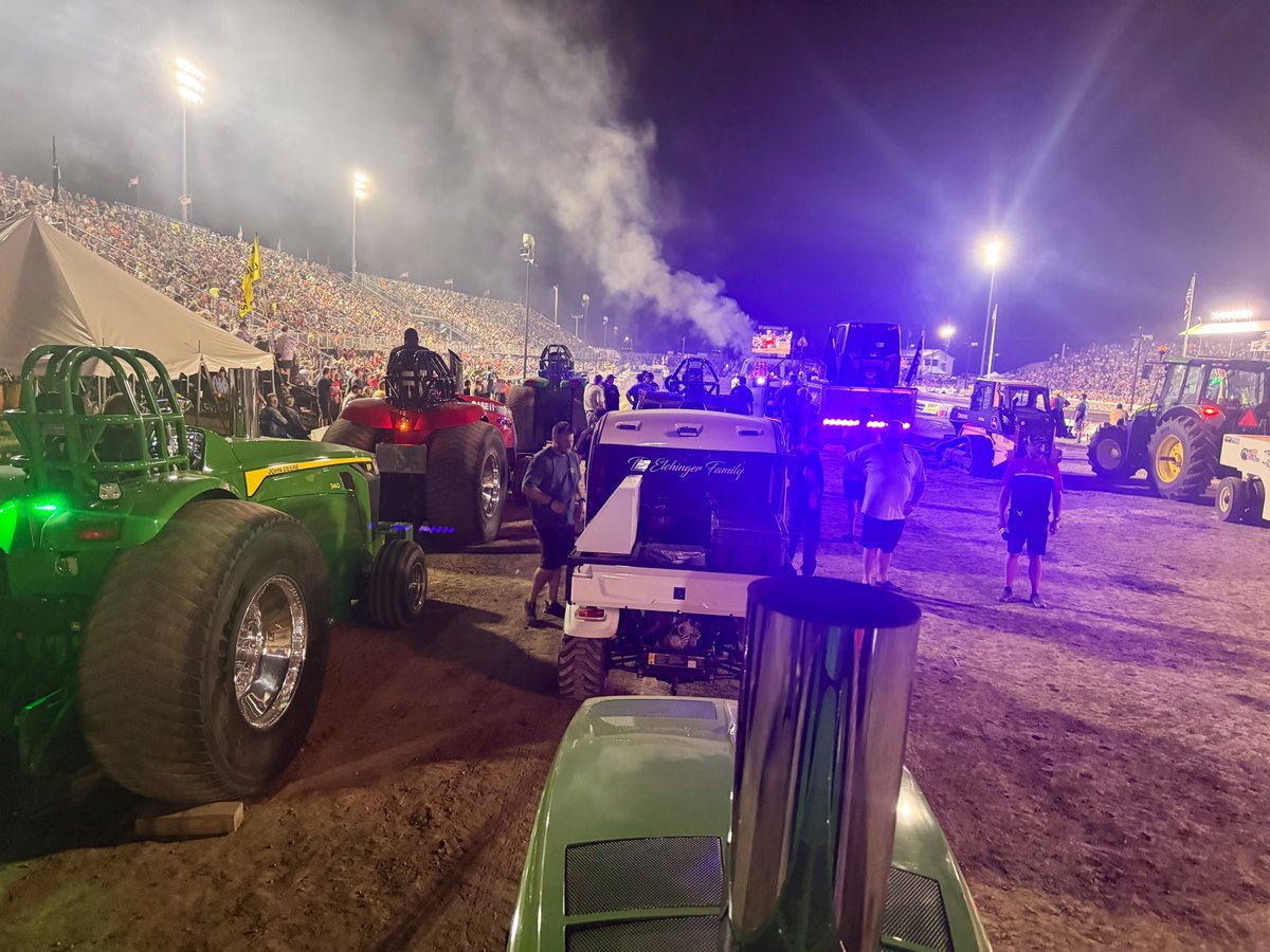 NickElchinger's tweet photo. Pulltown USA!!!   Something everyone should experience once in their life, there’s just nothing like it.   
#NTPA #OSTPA #johndeere #fullsend. @benelchinger @BaileyElchinger https://t.co/IYdE6VlGSK
