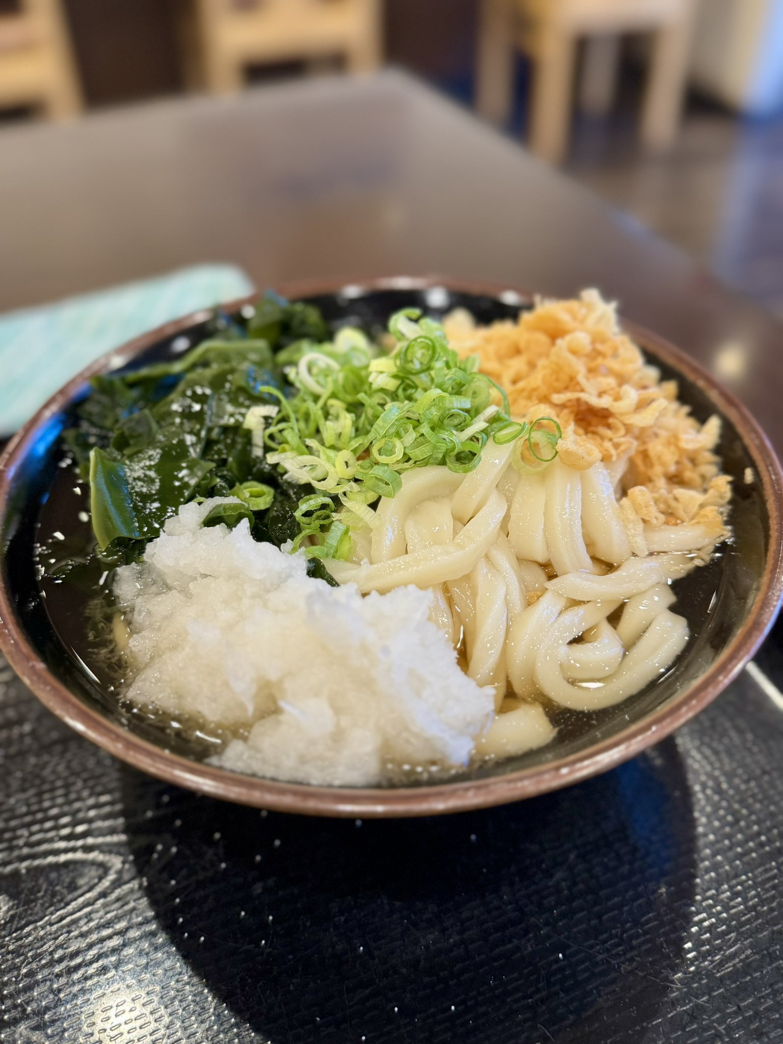 うどん様 赤いまめきつねうどん 東 | 商品情報 - 東洋水産株式会社