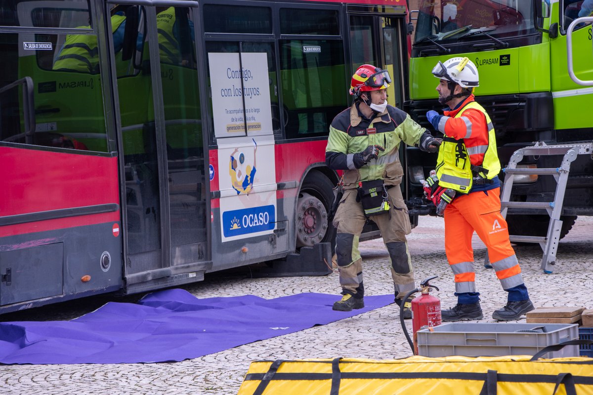 El foro de FIRECA 2026 incluirá exhibiciones de protocolos de actuación en siniestros, sesiones y jornadas que demuestran el compromiso de la feria con los conocimientos más innovadores en materia de seguridad y rescate. 
#ForoFIRECA #Formación #RescateYEmergencias