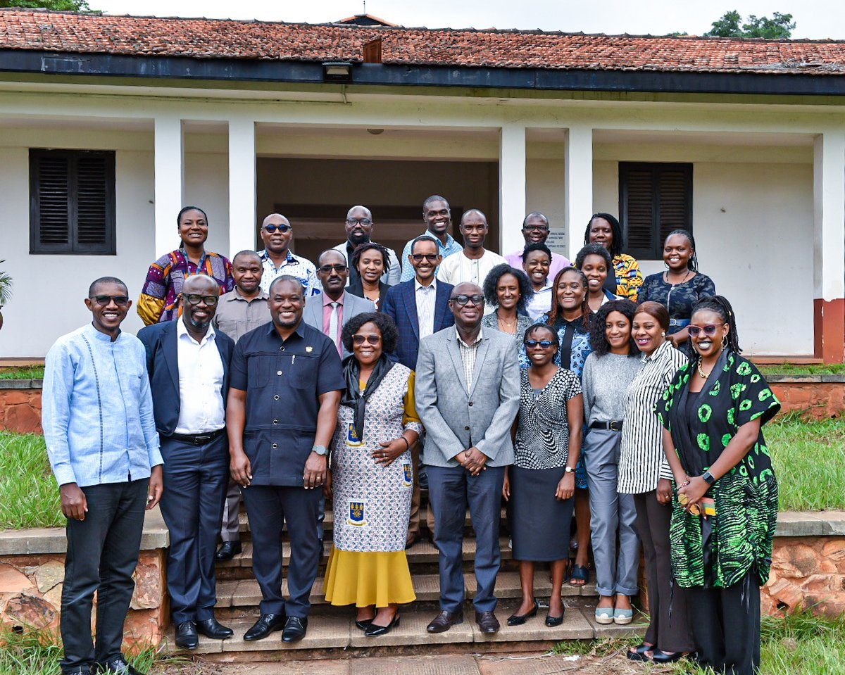 PasetRsif's tweet photo. 🌍 African universities are key to tackling #FoodInsecurity and #ClimateChange.
Through #Rsif, partner institutions are strengthening academic innovation ecosystems—where research, innovation & entrepreneurship unite for impact.
This week: Learning visit @UnivofGh https://t.co/pExSFyKcRp