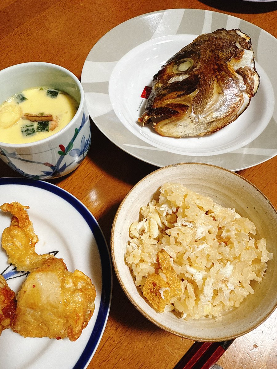 めでたいの鯛で鯛めしとおかしらの塩焼き。
 #ごはん