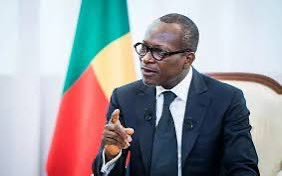 Claudy_Siar's tweet photo. DEVOIR DE MÉMOIRE :
« un navire négrier… »

Le Président du Bénin, M. Patrice Talon a décidé de reconstruire un navire négrier afin que chacun puisse voir, comprendre, se représenter le calvaire des africains déportés dans des cales de bateau !
3 siècles de crime contre l’humanité 

En Afrique, certains n’en comprennent pas l’utilité. 
Oseraient-ils dire cela pour les camps de concentration nazis ? Non évidemment…

DONNEZ-MOI VOTRE AVIS…

                                      ——-

« Il y a des choses que ni la parole ni l’écriture ne peuvent exprimer et transmettre.

Matérialiser ce qu’a été l’horreur de la traite des noirs, fera de chacun, génération après
génération, le témoin de la cruauté humaine mais aussi, le gardien des valeurs humaines »

Patrice Talon